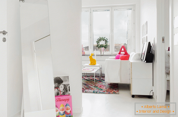 Entrance hall in white color