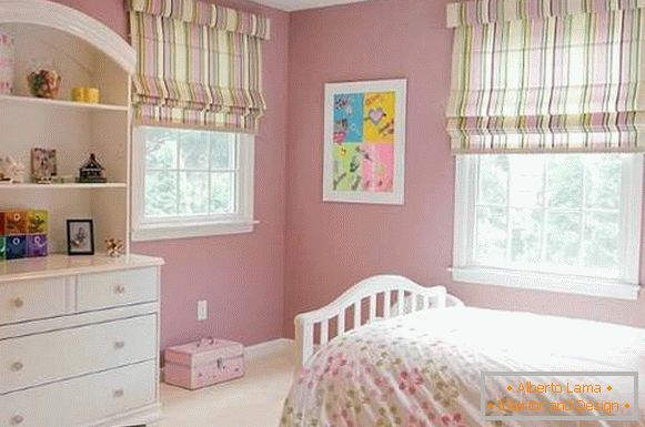 roman blinds in a nursery for a girl, photo 24