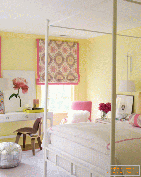 Bright Roman curtains for bedroom