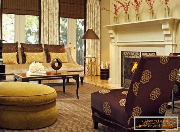 The combination of the design of curtains and furniture in the interior