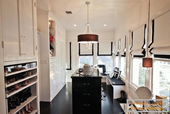 Black and white Roman curtains for the kitchen