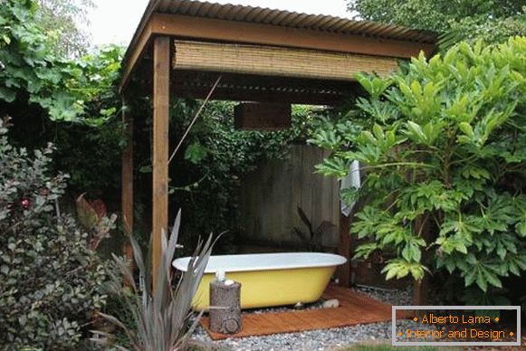 bath-in-the-garden