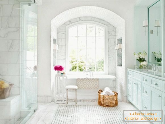 white-bathroom-room