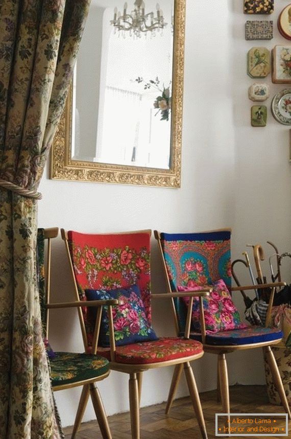 Chairs with a picture for a Russian handkerchief