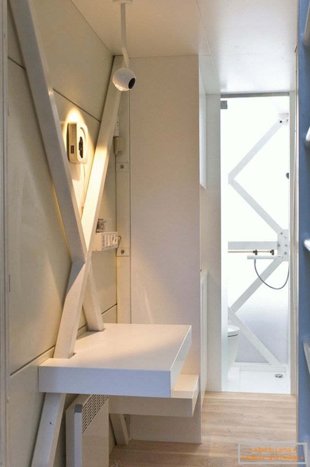 Small entrance hall in white color