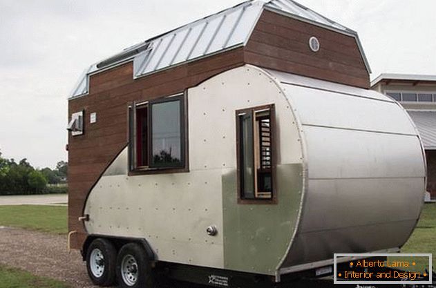 The car-house on wheels: on the roof photovoltaic panels