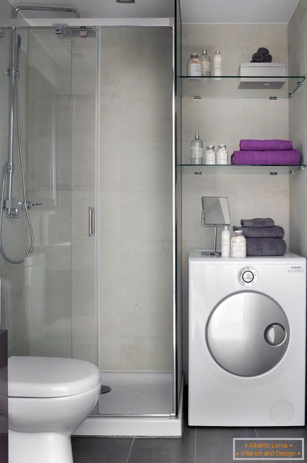 Accents of gray color and fuchsia in the bathroom interior