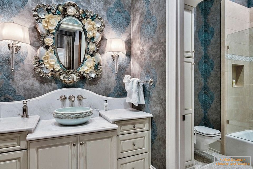 Gray wallpaper in the bathroom interior