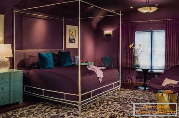 Bedroom design in purple tones - photo with bright decor