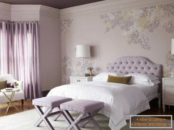 Purple wallpapers, curtains and ceiling in the bedroom - photo