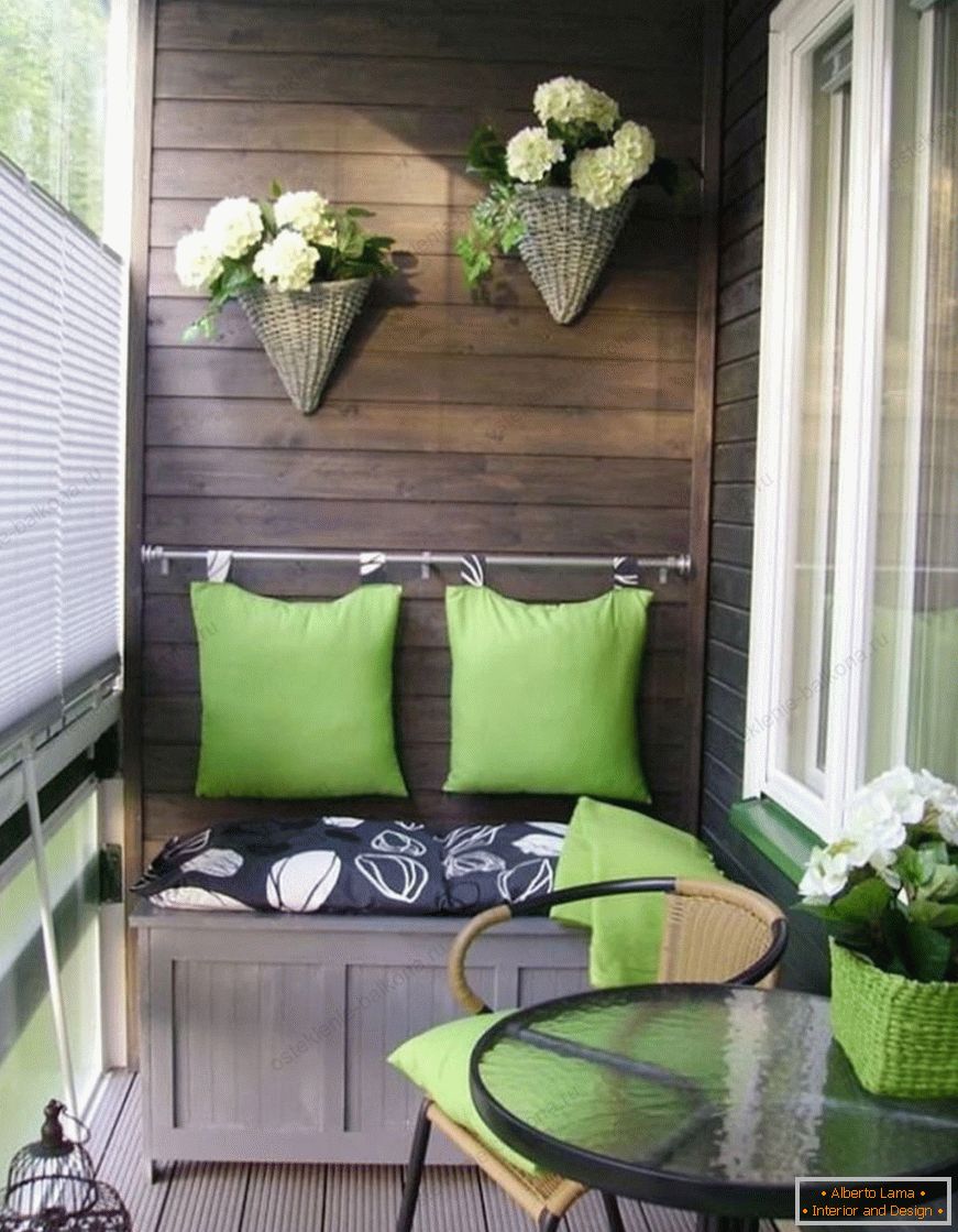 Amazing design of a small balcony