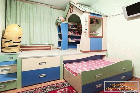 Closet bed in a nursery, photo 6