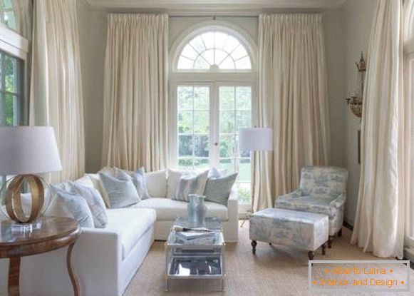 white-satin-curtains-in-the-living room
