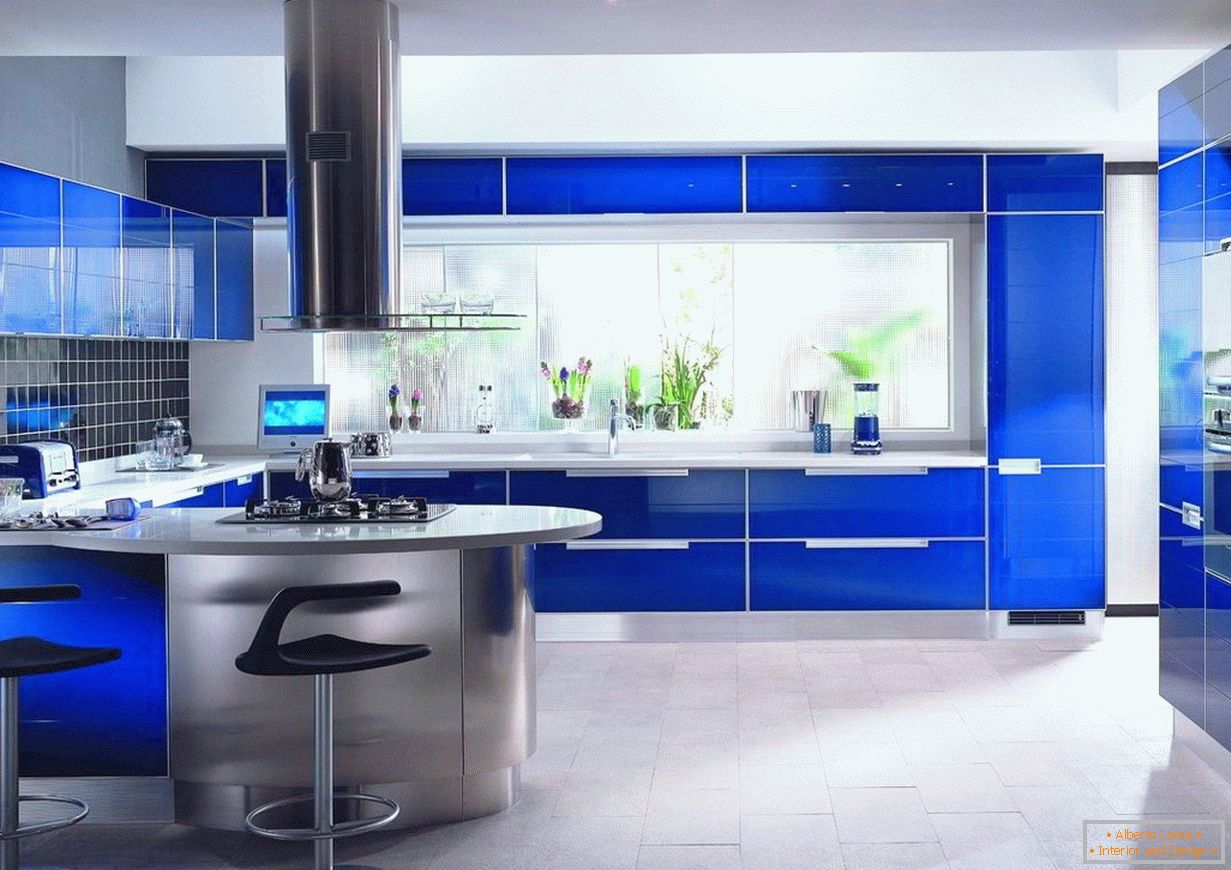 Facades of the kitchen in blue