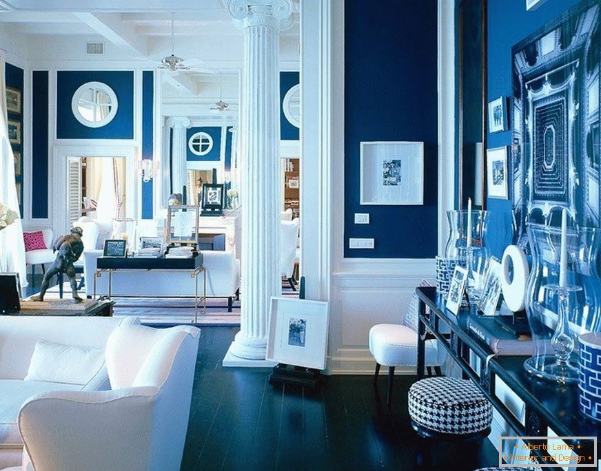 Blue walls in the interior of the living room