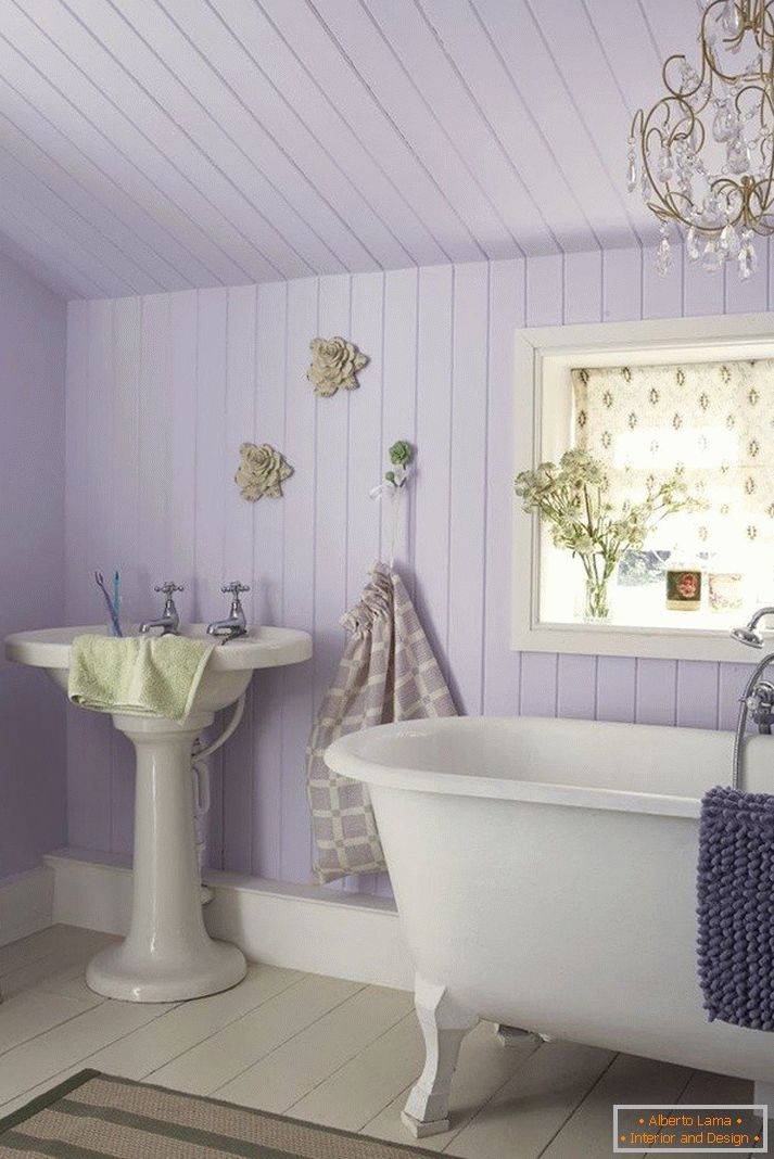 Bathroom in lilac color