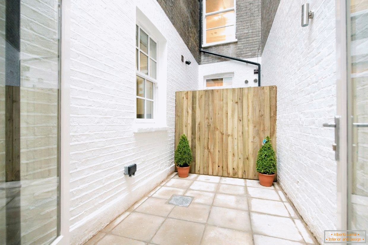 Veranda in a four-story Victorian house in Pimlico