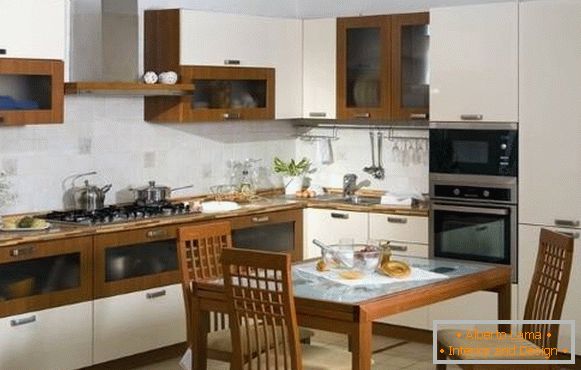 Combination of white with brown in the interior of the kitchen