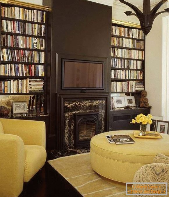 The combination of dark brown in the interior of the living room with yellow