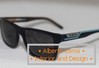 Salvin Clein sunglasses with a flash drive in the bow
