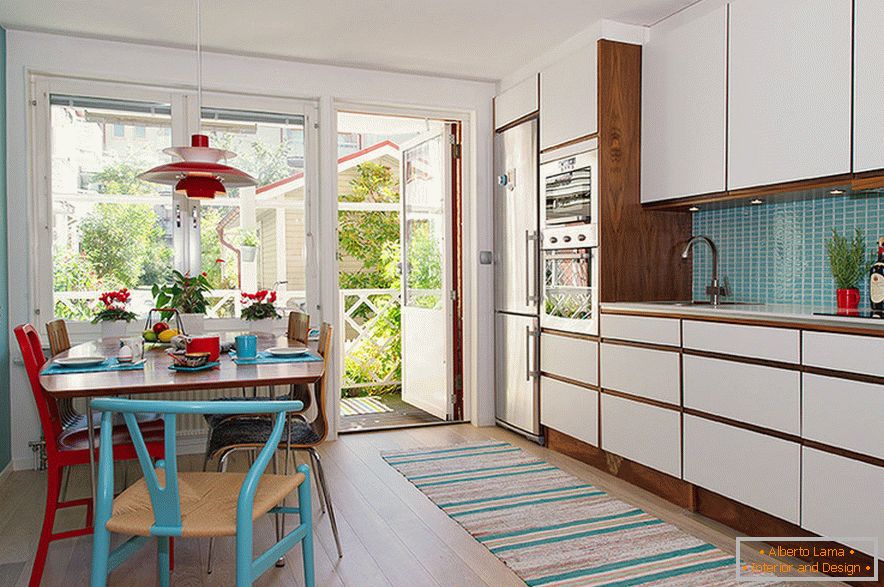 Bright accents in the design of the kitchen