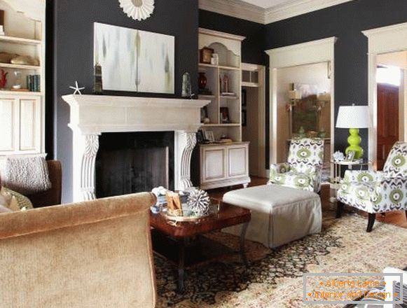 Beautiful dark wall color in the interior