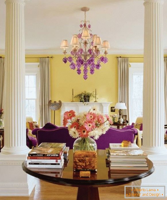 The combination of yellow and purple in the interior