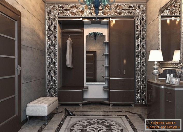 The hallway in the style of art deco in dark colors is designed in accordance with a competent design project designed for the home of a Spanish entrepreneur. 
