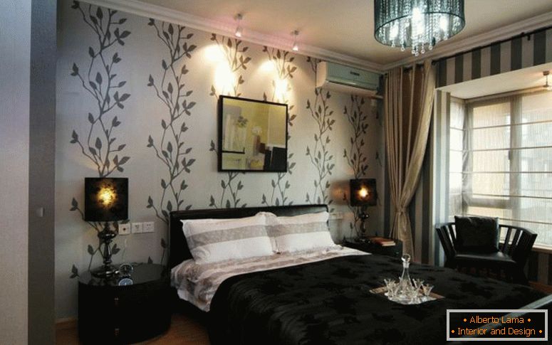 photo-interior-bedroom-with-wallpaper-two-kinds