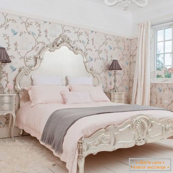 How to choose curtains and wallpaper in the style of Provence for a bedroom - photo