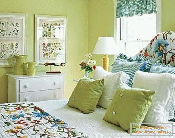 Pistachio color in the bedroom