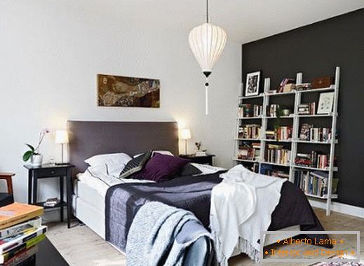 Black and white contrast in the design of the bedroom