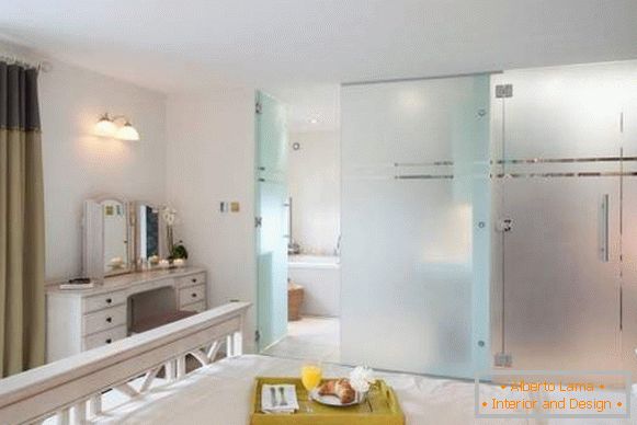 Sliding glass doors for a bathroom of frosted glass with a pattern