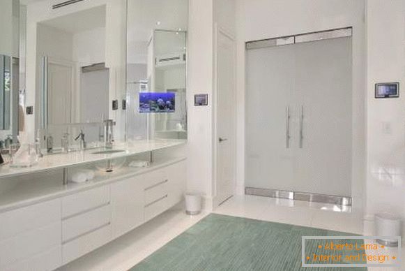 Matt glass bath doors with metal inserts