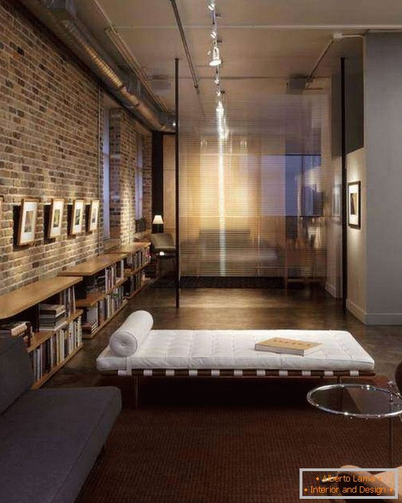Thin glass partition in the interior - photo of the apartment