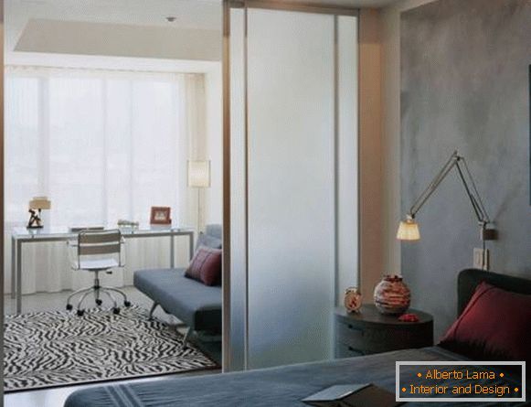 Glass sliding doors and partitions - photo in the apartment