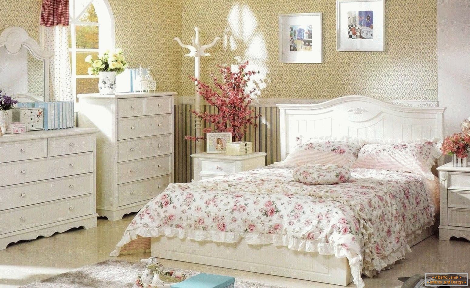 Желто-розовая спальня