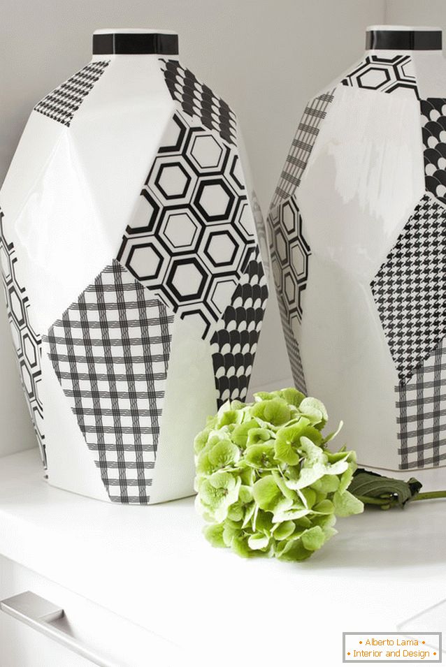 Black and white vases in the interior