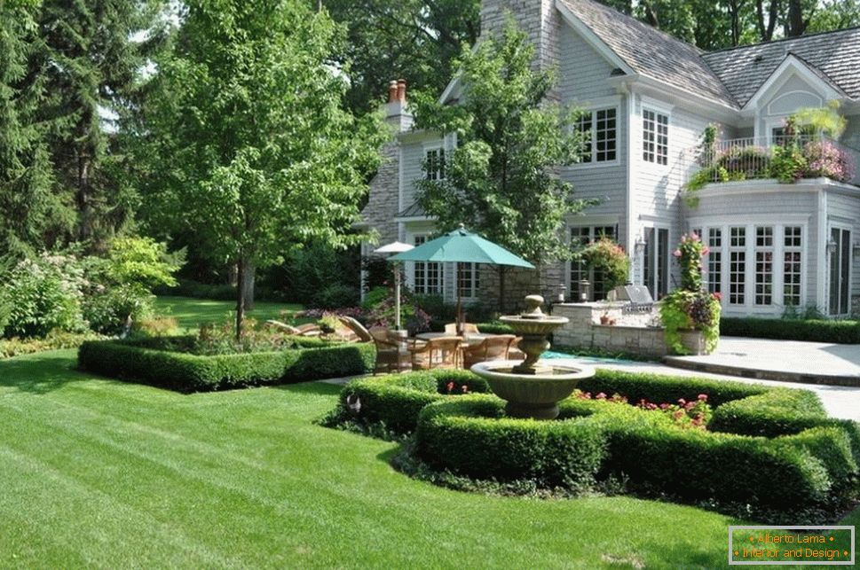 Landscaping in a Colonial Style