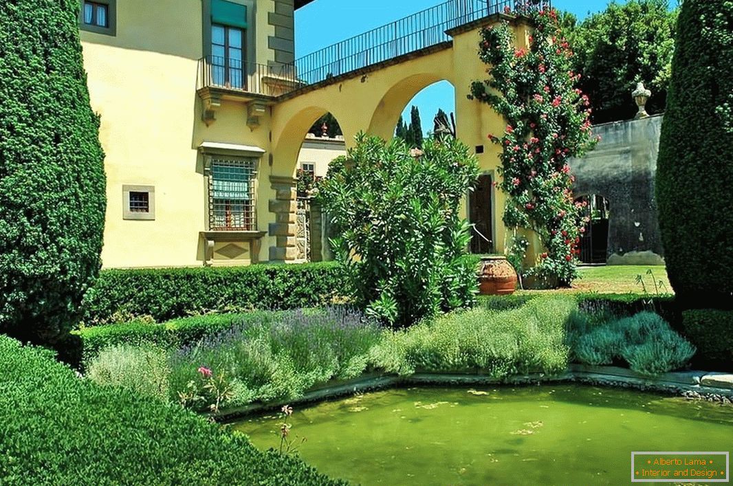 Landscaping in Italian style