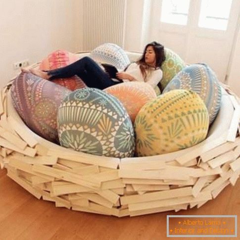 Cozy bed in the shape of a nest