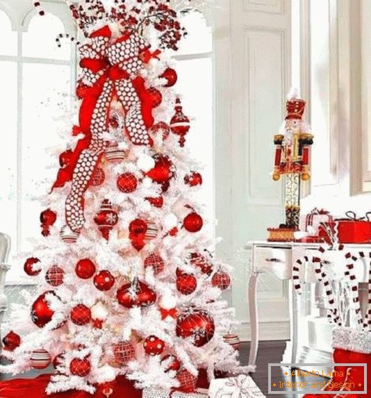 white-and-red-new-year-decor