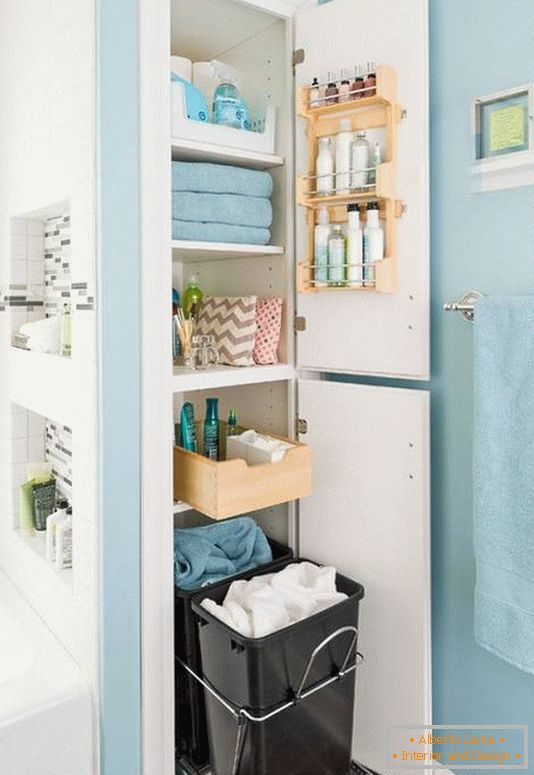 Organized storage of things in the bathroom