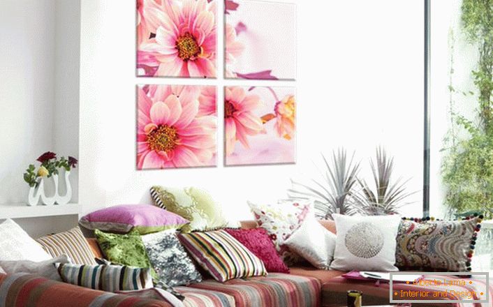More and more often the owners of dwellings choose for the interior design of the picture with a floral print. Gently pink petals make the atmosphere in the room romantic and easy. 