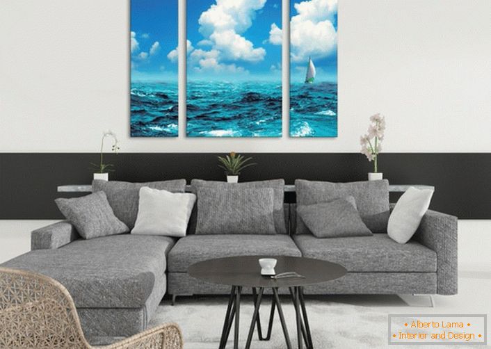 Modular paintings with the image of the sea make the situation in the living room as light and exciting in summer. 