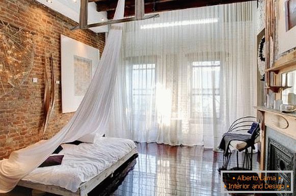 Transparent curtains and tulle in the bedroom design
