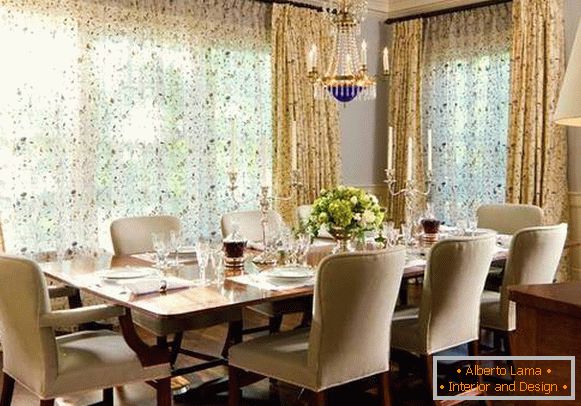 Patterned curtains - photo of the dining area