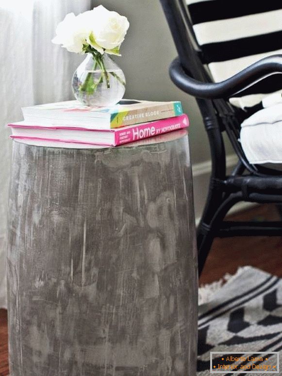 Table in the living room with your own hands