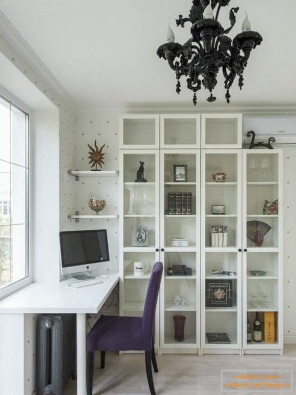 The desk of the windowsill in the design of the room - photo