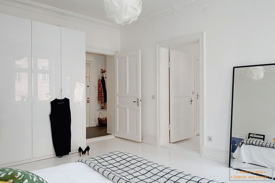 Scandinavian style в интерьере с белой дверью
